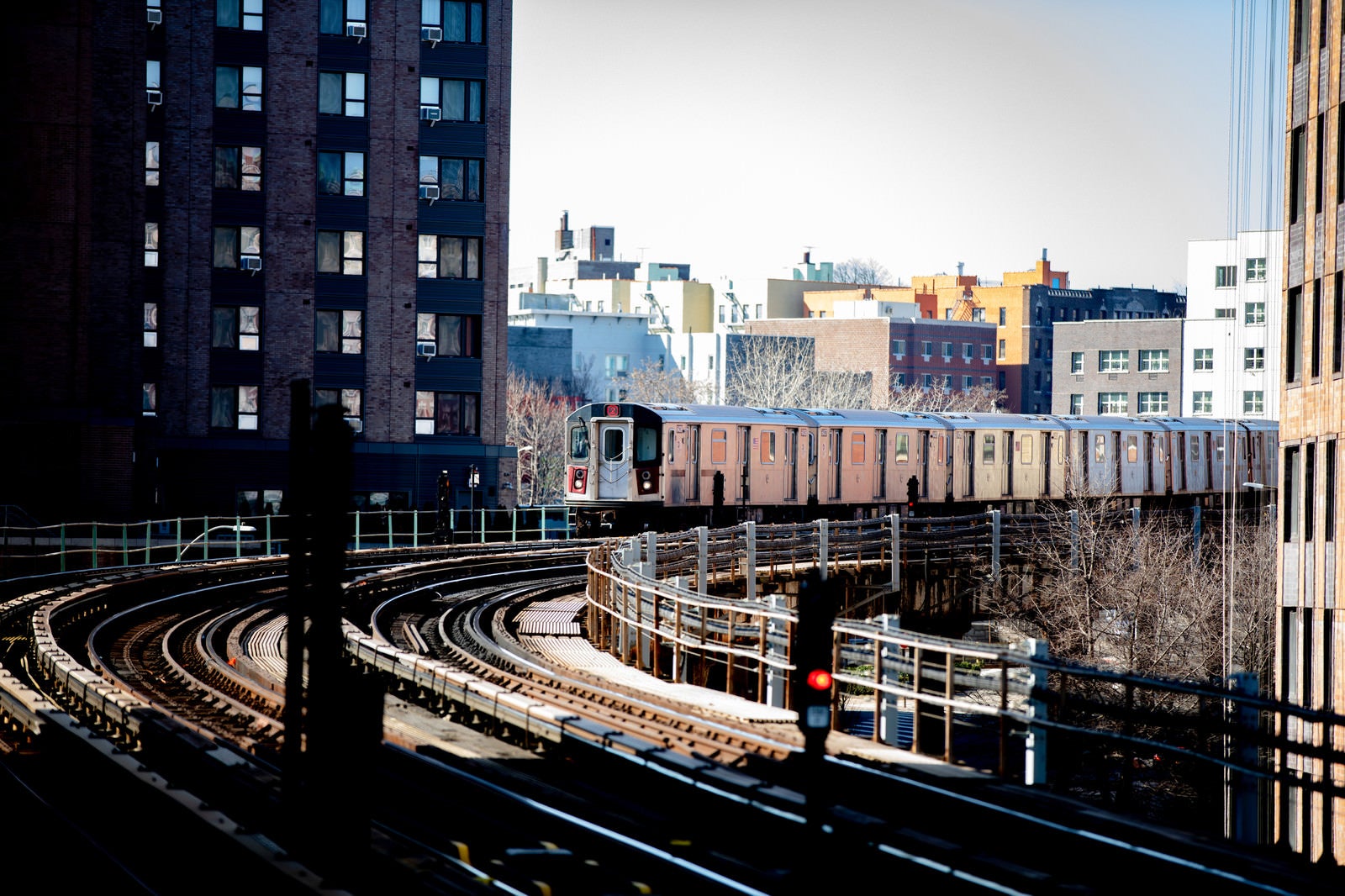 「市街を走る電車（ニューヨーク）」の写真