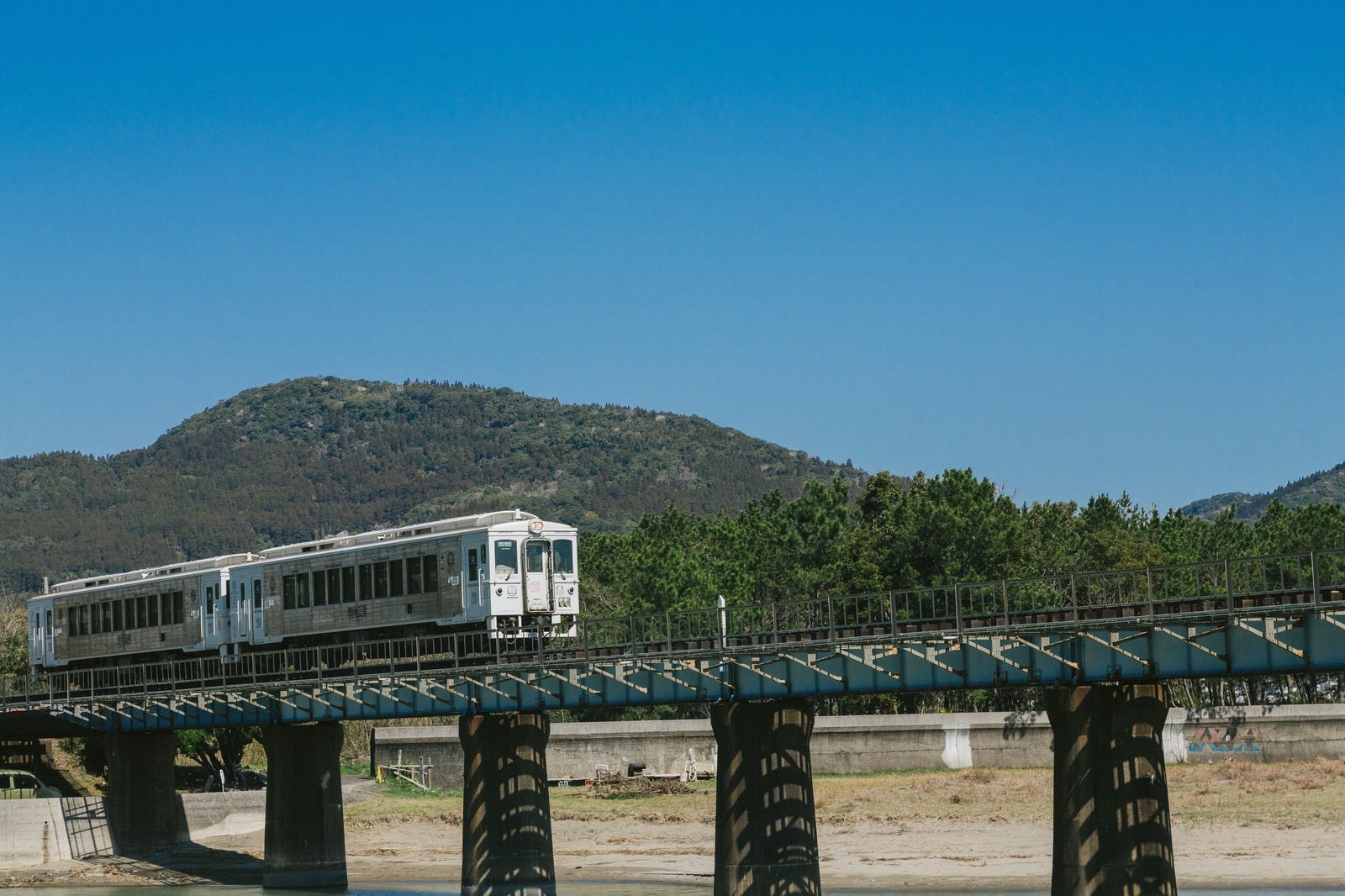 「乗車率1位のJR九州の観光列車「海幸山幸」」の写真