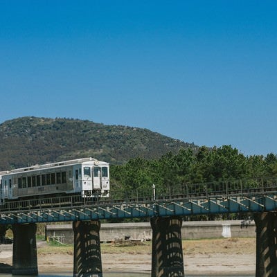 乗車率1位のJR九州の観光列車「海幸山幸」の写真