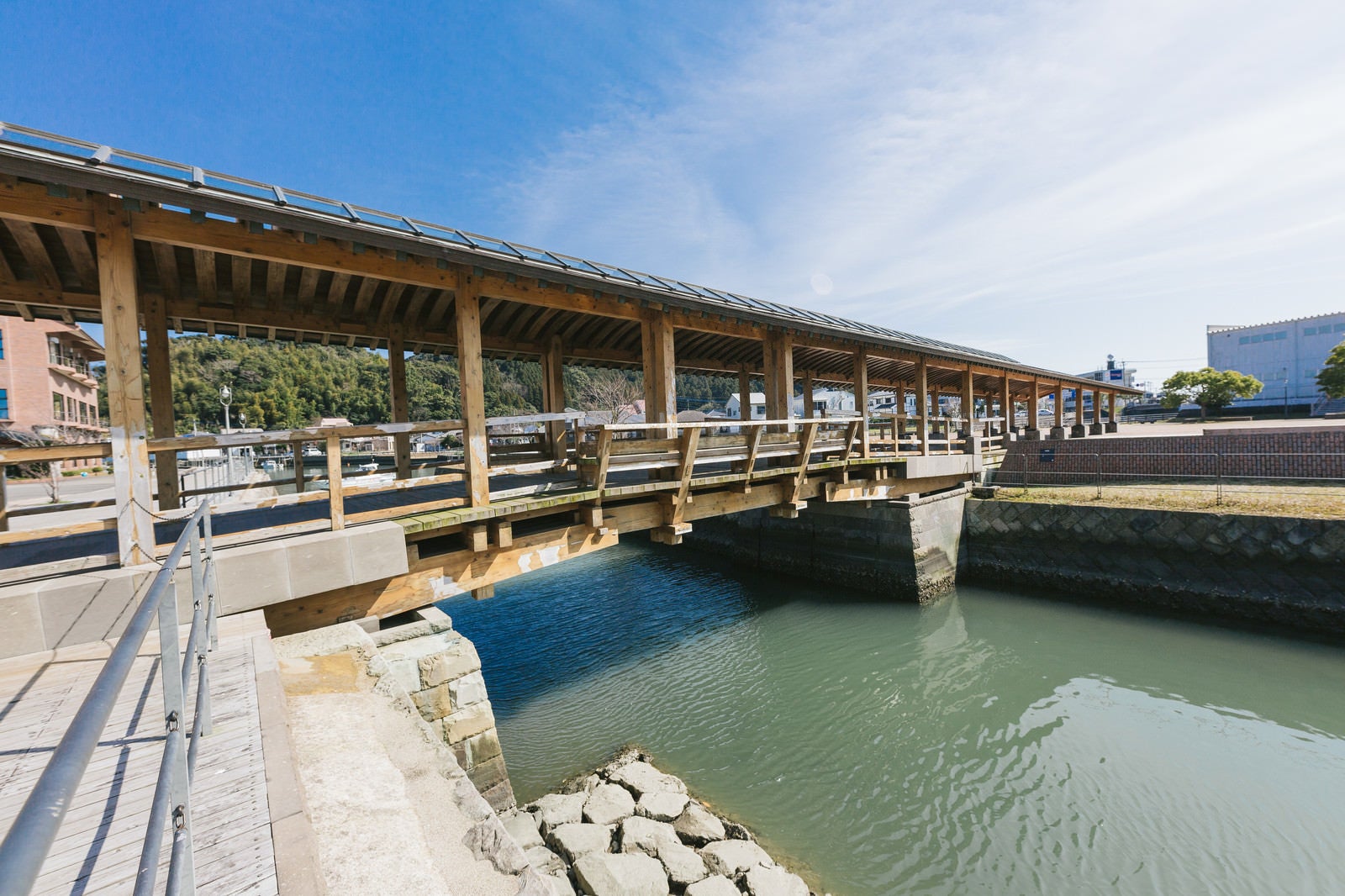 「堀川運河にかかる夢見橋」の写真