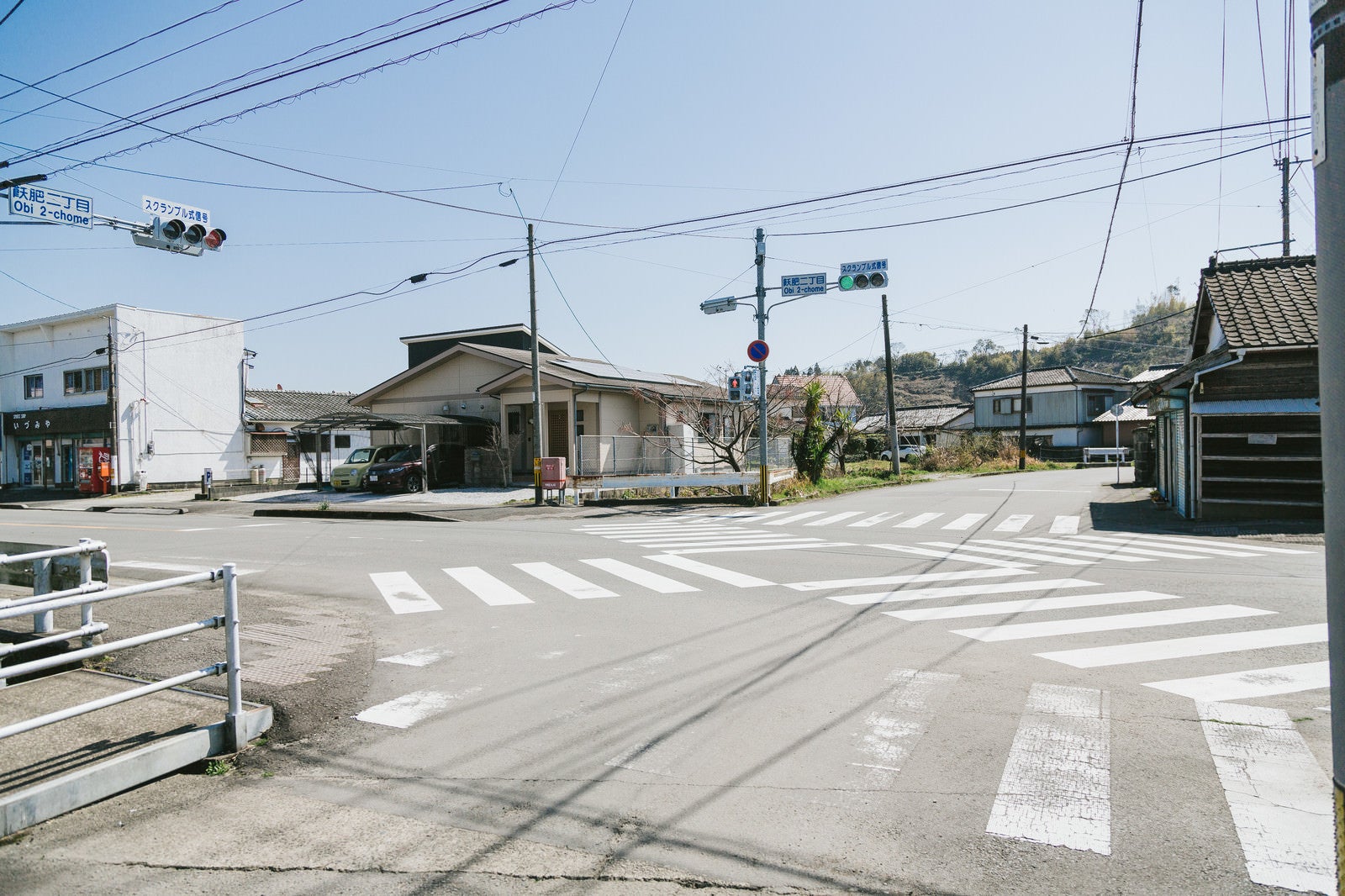 「宮崎県日南市にある日本で一番小さいスクランブル交差点（飫肥二丁目）」の写真