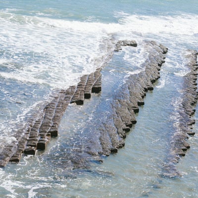 約650万年前に出来た鬼の洗濯岩（波状岩）の写真