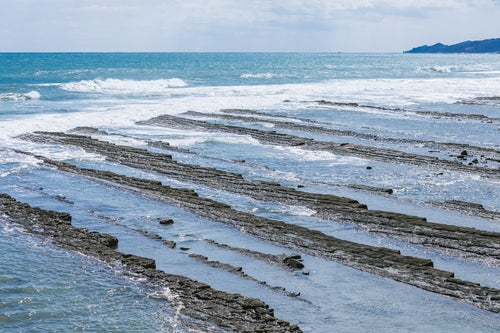 日南海岸名物「鬼の洗濯岩（波状岩）」の写真