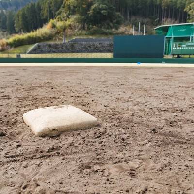 天福球場の二塁ベースの写真