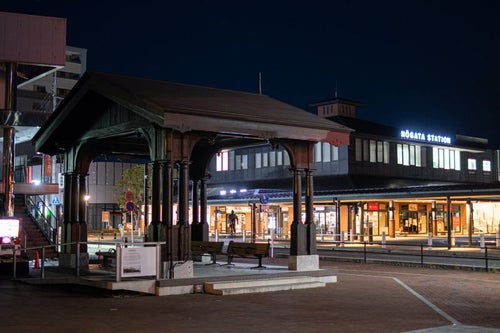 深夜の直方駅（NOGATA STATION）の写真