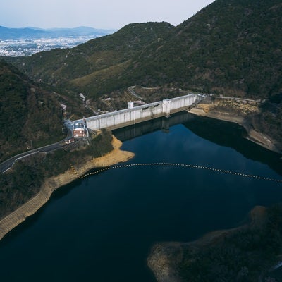 福智山ダムを空撮の写真