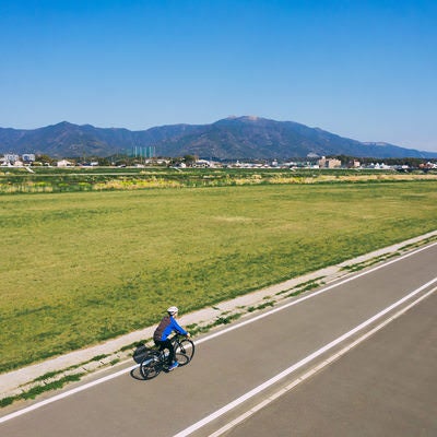 福智山系の山々が美しい直方北九州自転車道の写真