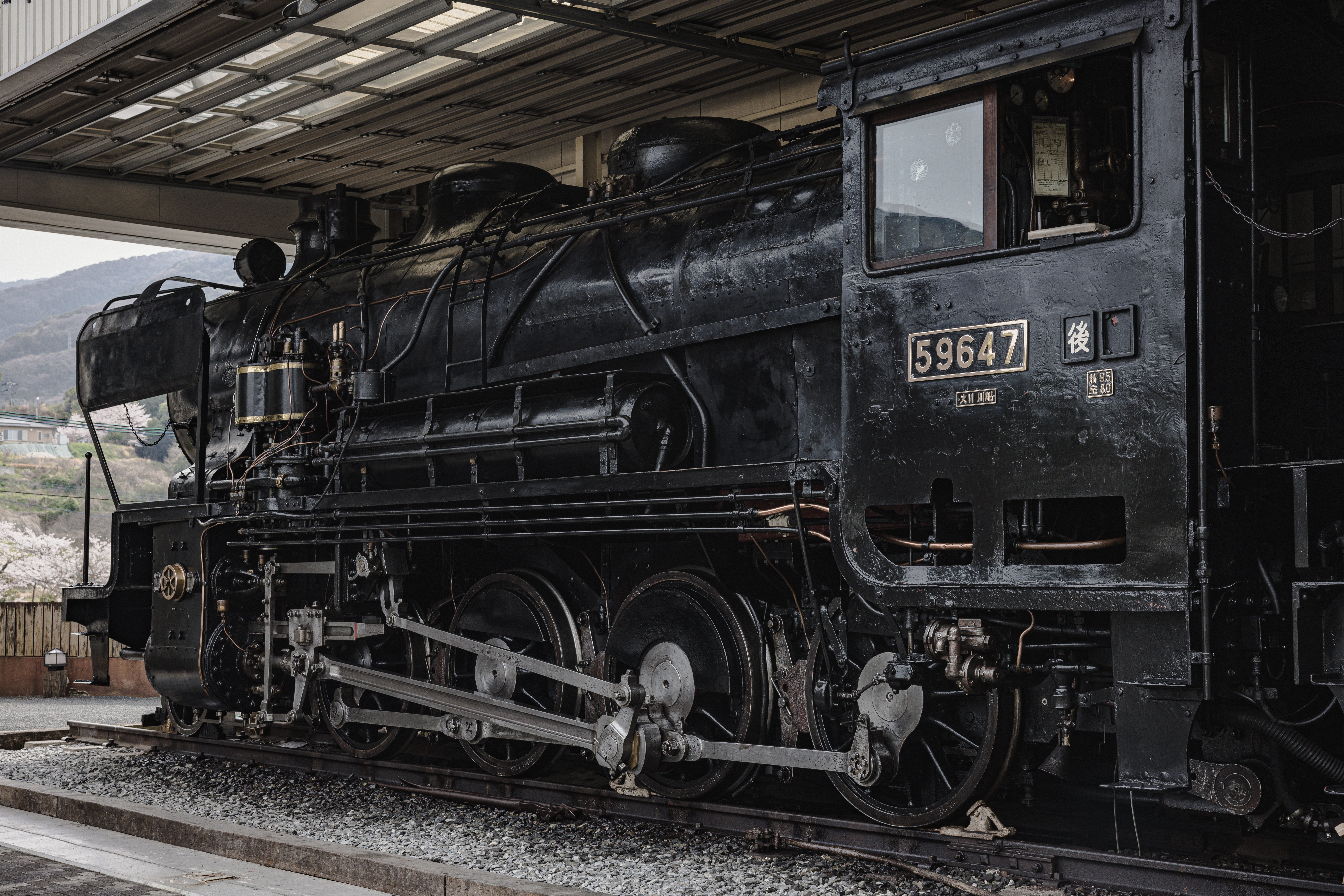 静態保存蒸気機関車・9600形59647号機の ボイラー部全景の無料写真素材