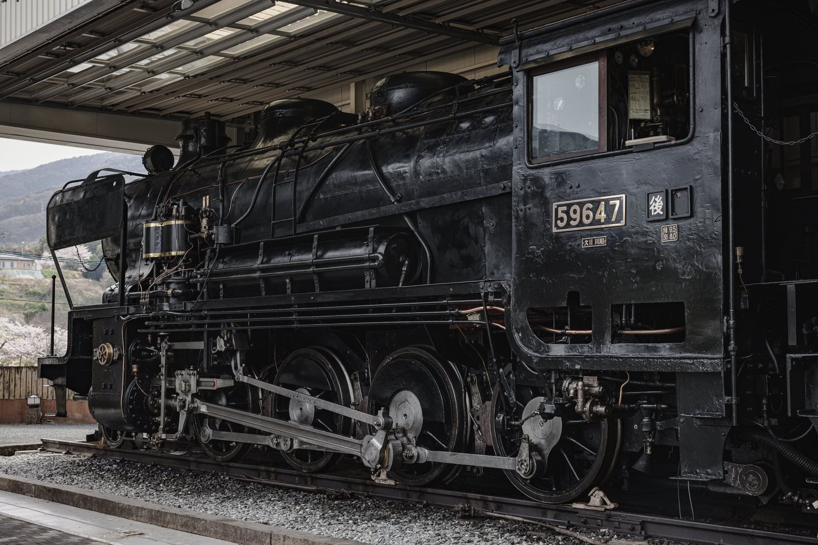「＃　静態保存蒸気機関車・9600形59647号機の ボイラー部全景」の写真