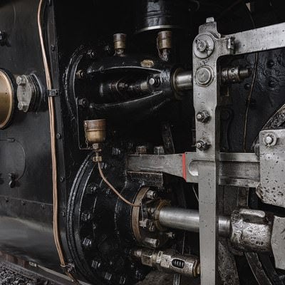 蒸気機関車の動輪に繋がる部分の写真