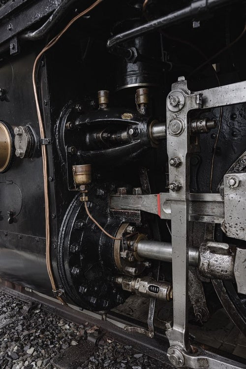 蒸気機関車の動輪に繋がる部分の写真