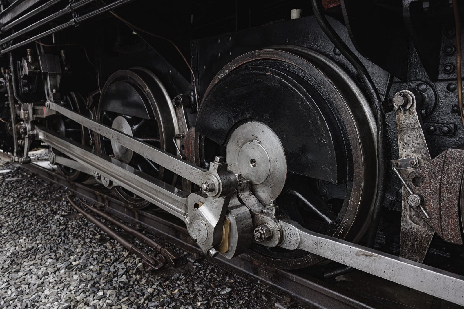 「蒸気機関車の車輪」の写真