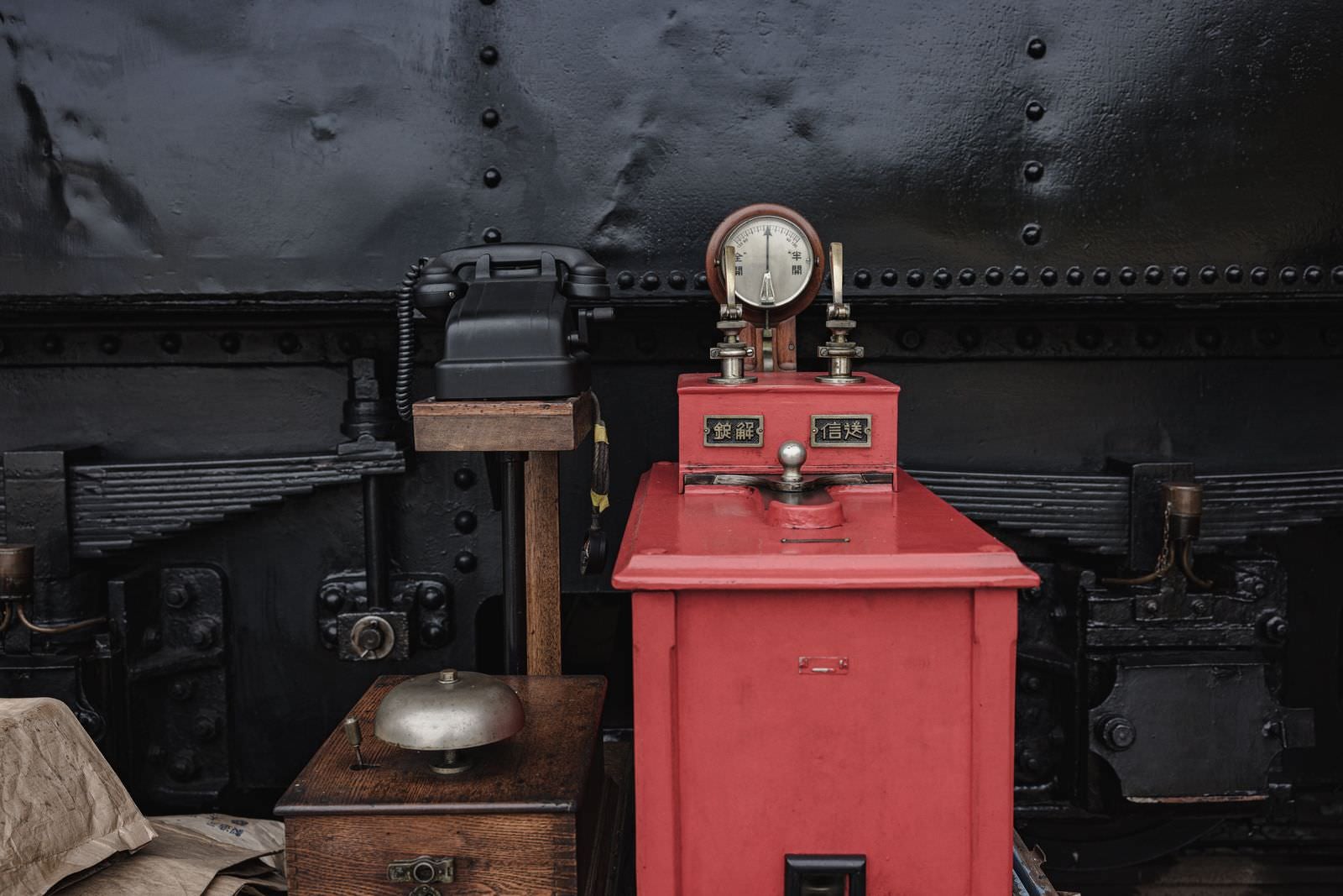 「蒸気機関車の運転席」の写真