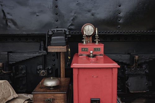 蒸気機関車の運転席の写真