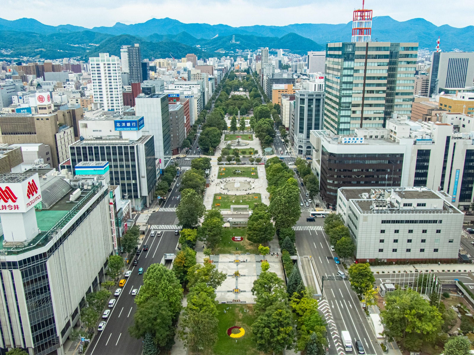 「俯瞰して見る札幌大通り」の写真