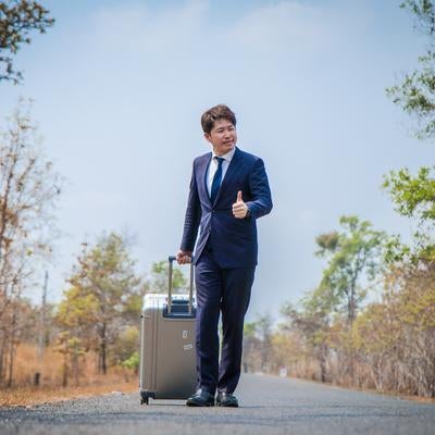 トランクひとつだけで浪漫飛行へ・・・いいんですの写真