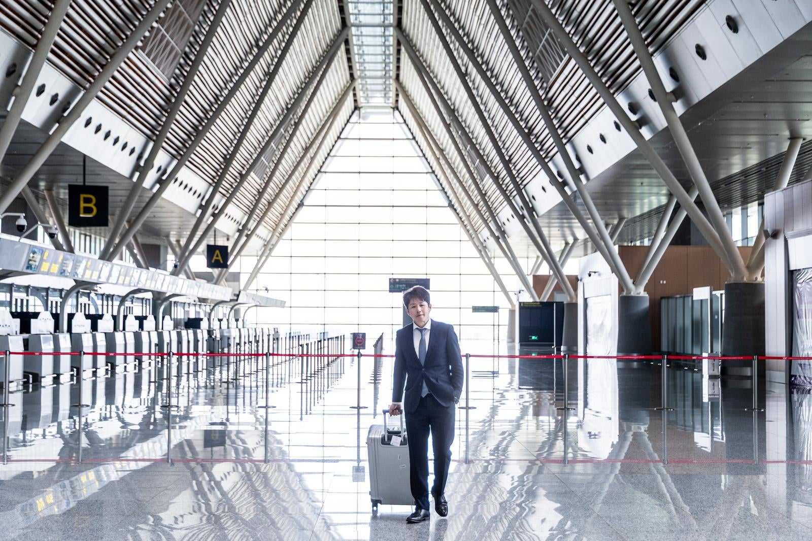 「修学旅行当日、全員分のチケットを持ってた先生が今更やって来た」の写真［モデル：野崎繁裕］