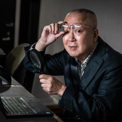 老眼鏡 それでも駄目で 虫眼鏡の写真