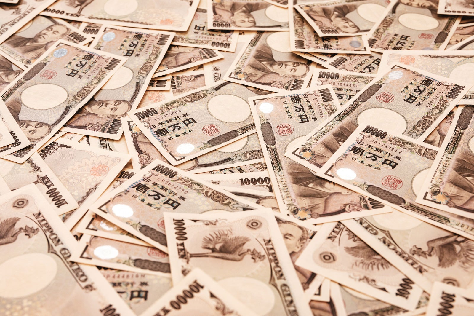 「1万円札をばらまく」の写真