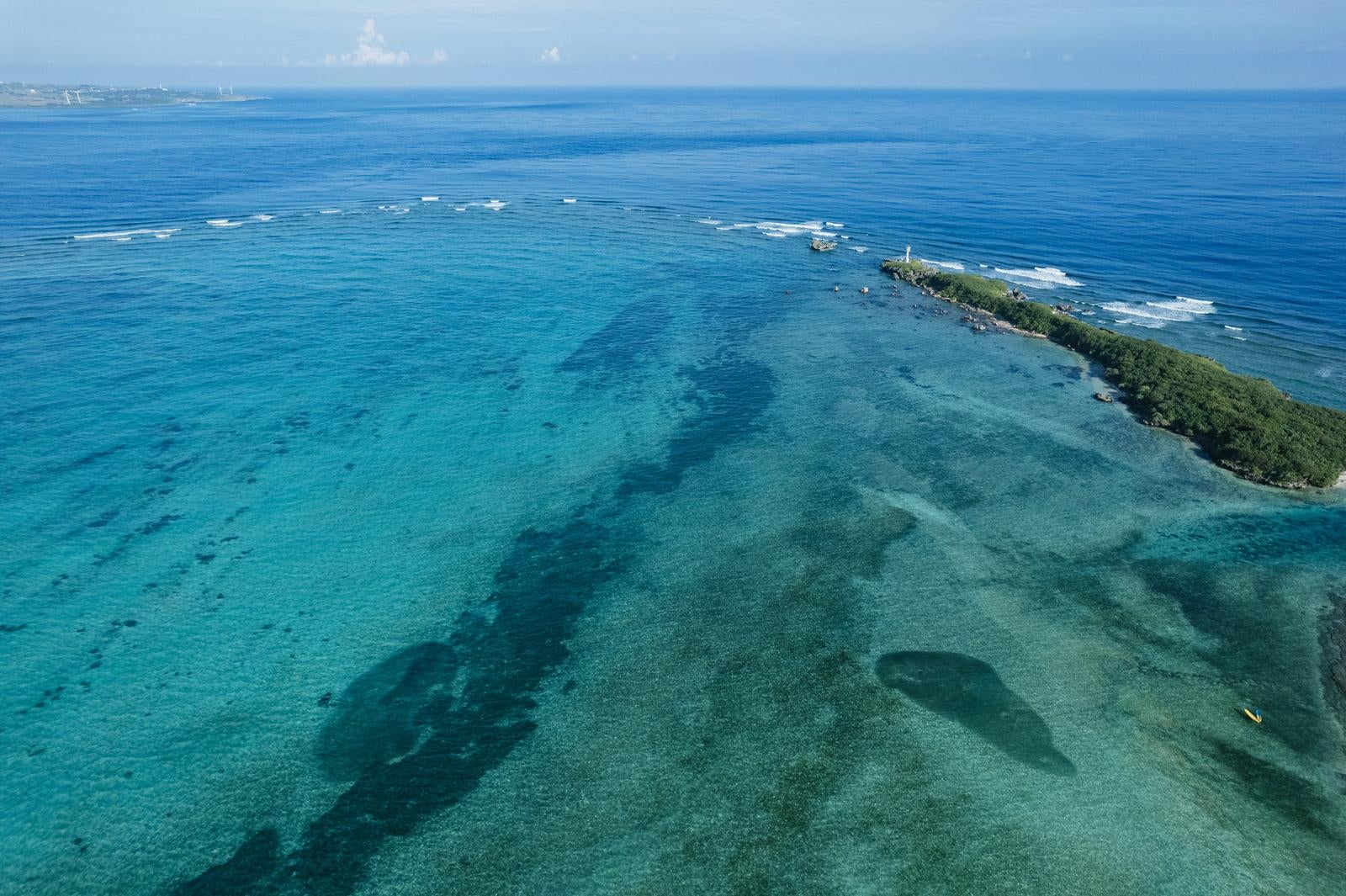 「灯台のある離島」の写真