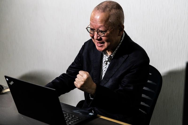 我が社を訪れた取引先が落とし穴にかかったの写真