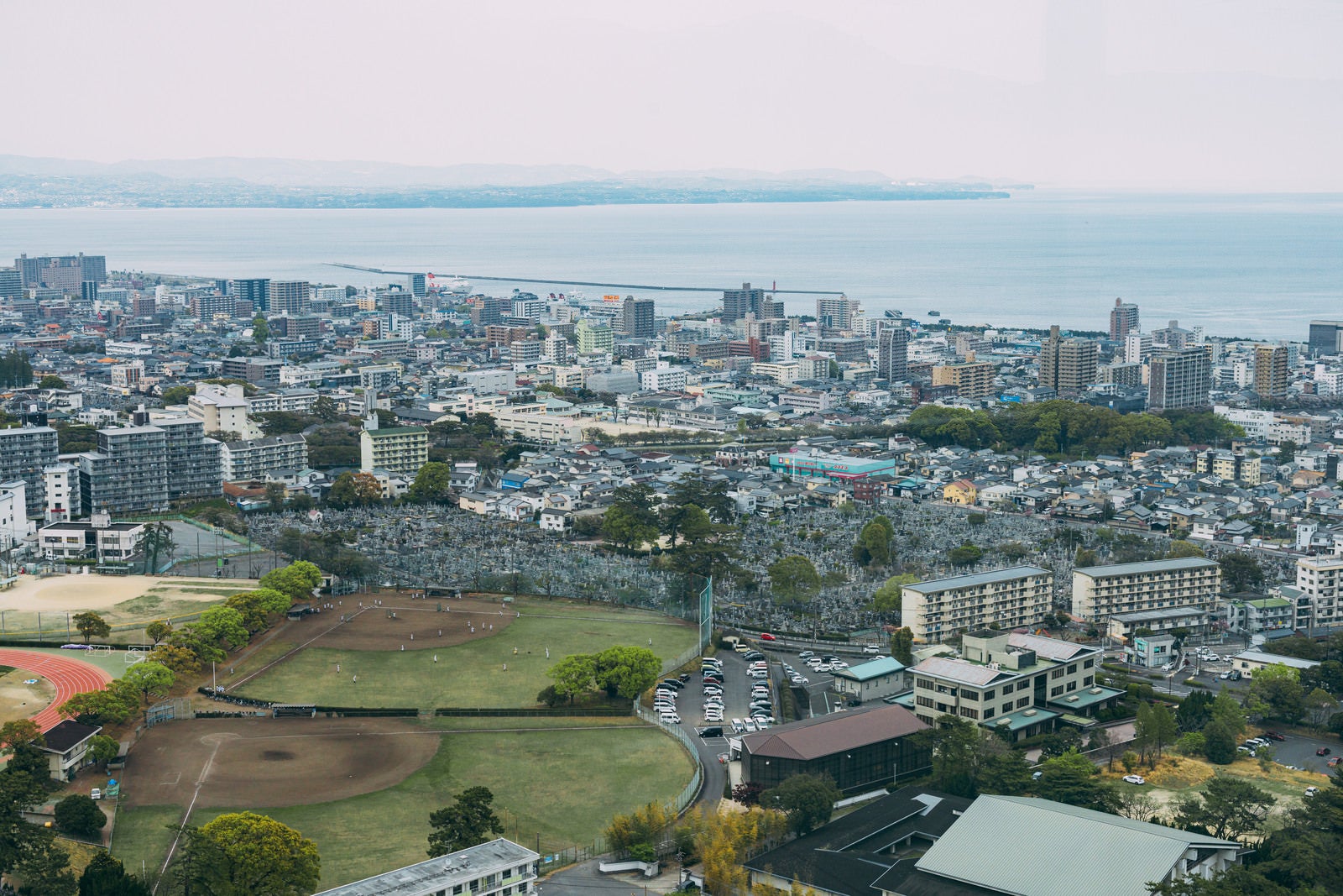 「別府グローバルタワーからの別府野球場方面（北東）の眺め」の写真