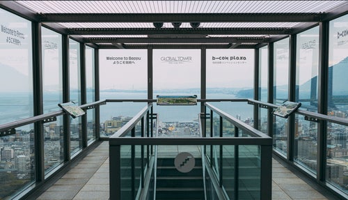 別府国際コンベンションセンター最上階の様子の写真