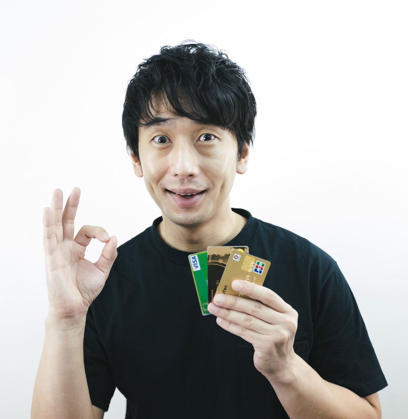 「すべてクレジットカード決済でOK」の写真［モデル：大川竜弥］