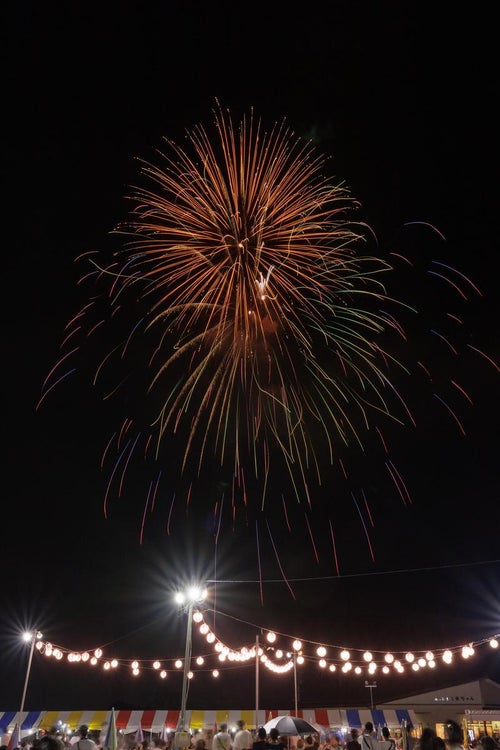 大玉村の打上げ花火、夏祭りの光跡の写真