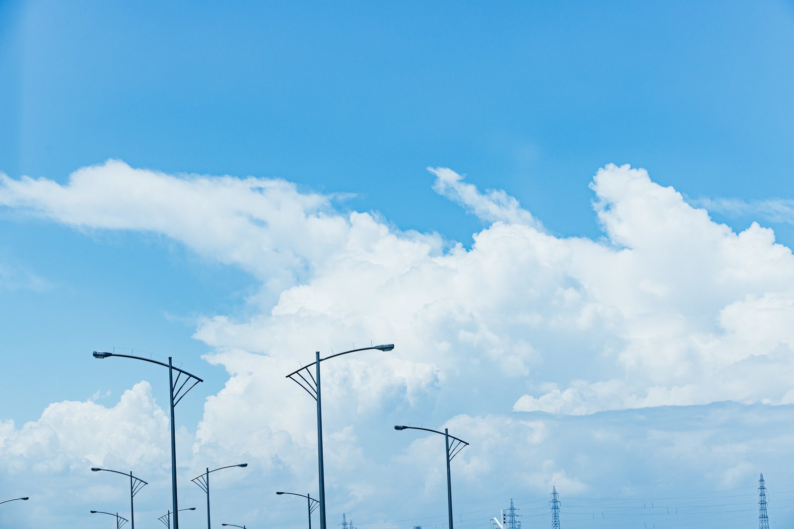 「街灯と積乱雲」の写真