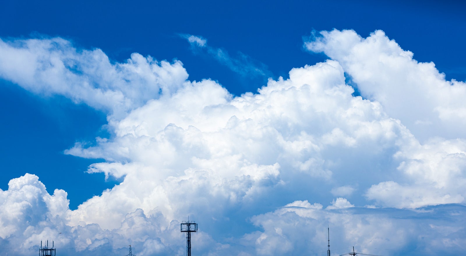 「夏日の積乱雲」の写真