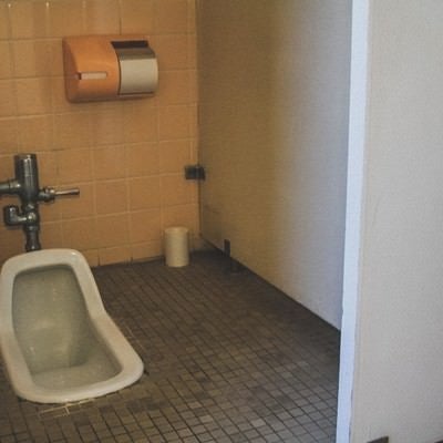 不気味な和式トイレの写真