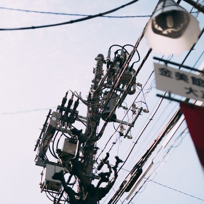 金美館通りの電柱の写真