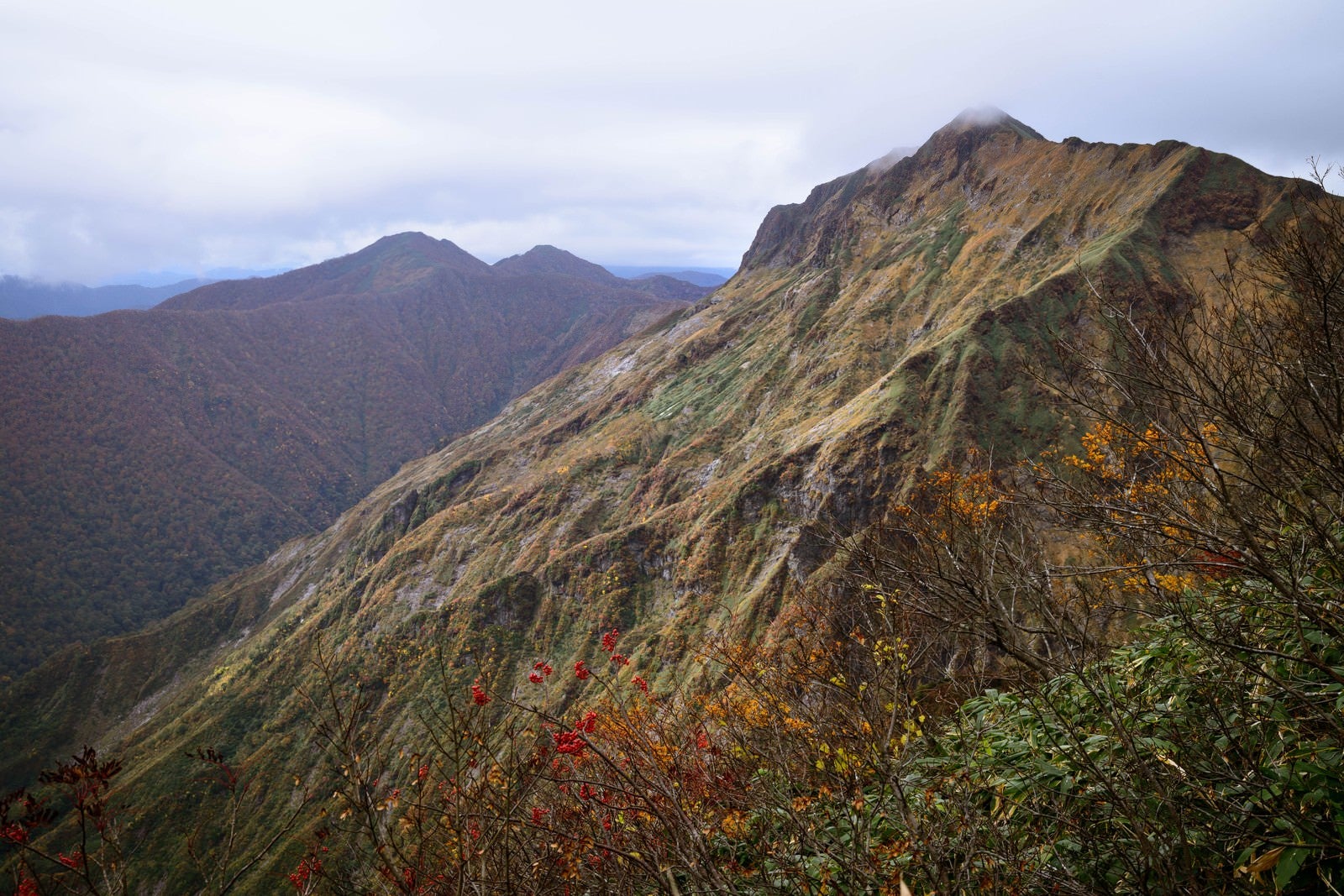 「秋の谷川岳」の写真