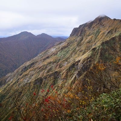 秋の谷川岳の写真