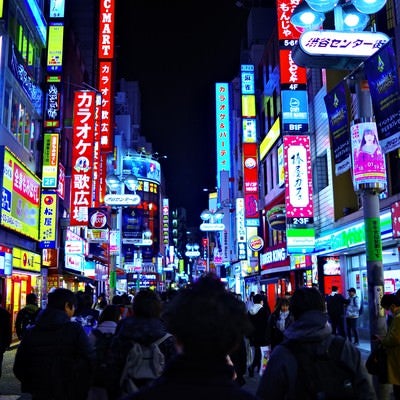 渋谷センター街のネオンギラギラの写真