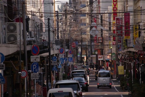 横浜の福富町の通りの写真
