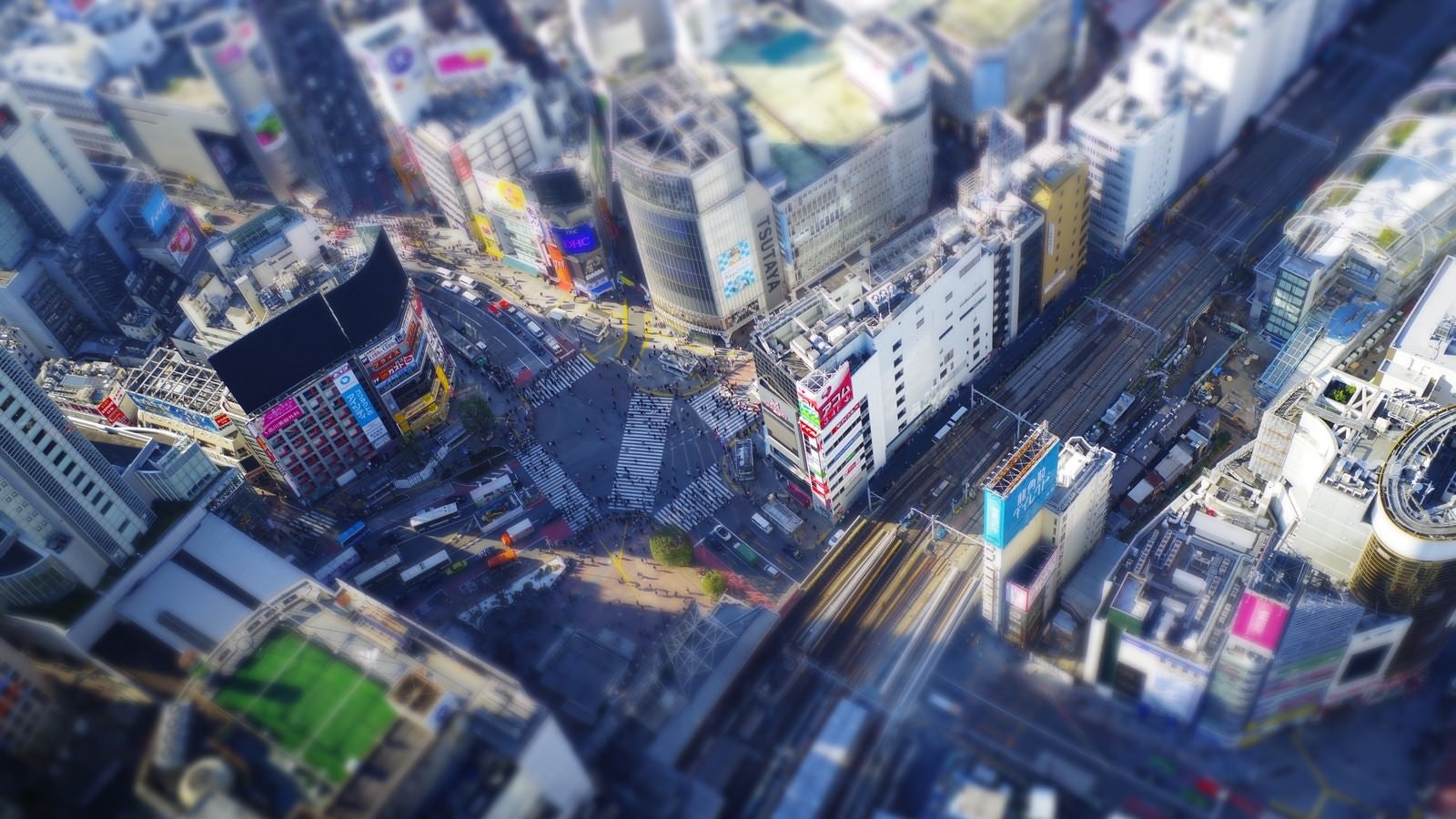 「渋谷スクランブルの屋上から撮影した交差点（ジオラマ風）」の写真