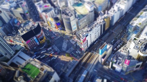 渋谷スクランブルの屋上から撮影した交差点（ジオラマ風）の写真