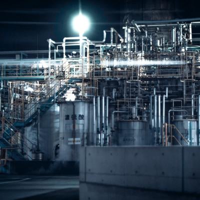 配管が織りなす工場夜景の写真