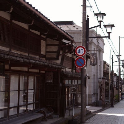 八日町通り沿いの電柱（富山県南砺市）の写真