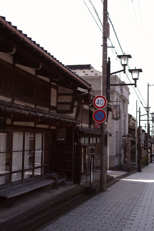 八日町通り沿いの電柱（富山県南砺市）の写真