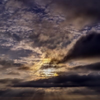 夕暮れ空と天使の梯子（HDR撮影）の写真