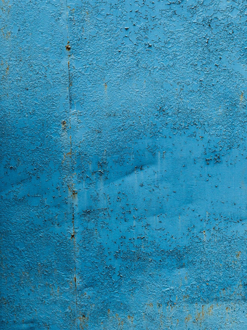 「青い塗装に浮いた錆」の写真