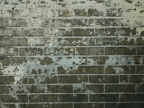 表面がボロボロの壁（テクスチャ）の写真