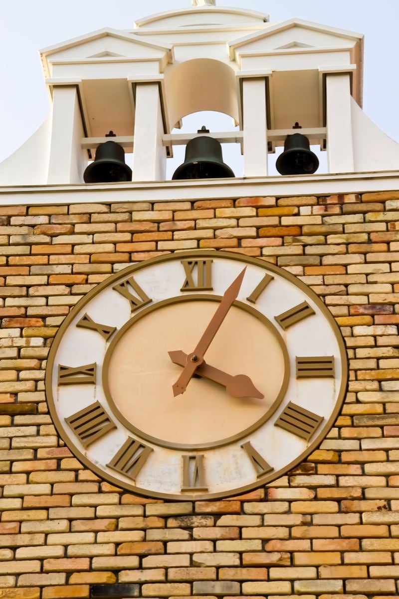 「ベルのある時計台」の写真