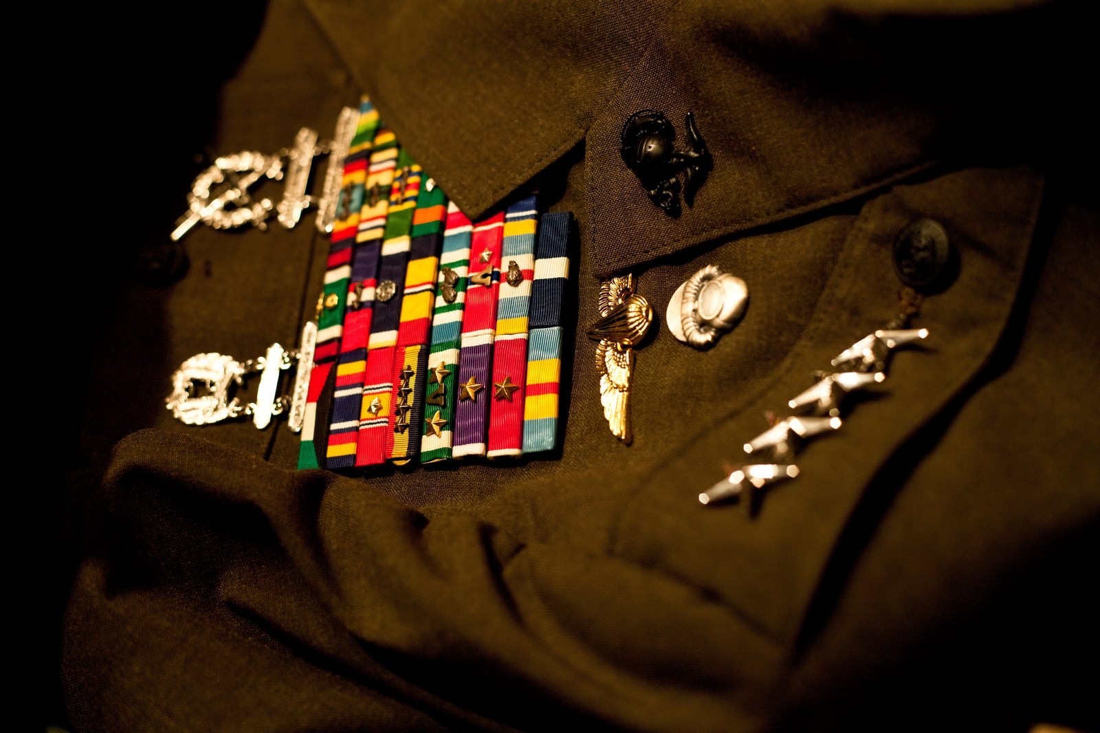 「軍服と階級章」の写真