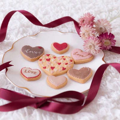 リボンとハートのクッキー（バレンタイン）の写真