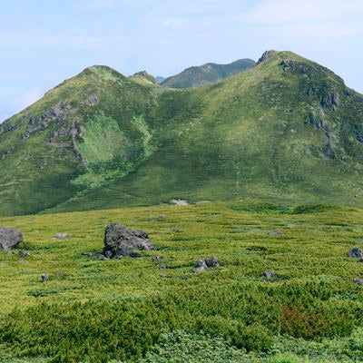 羅臼岳側から見る知床連山の写真