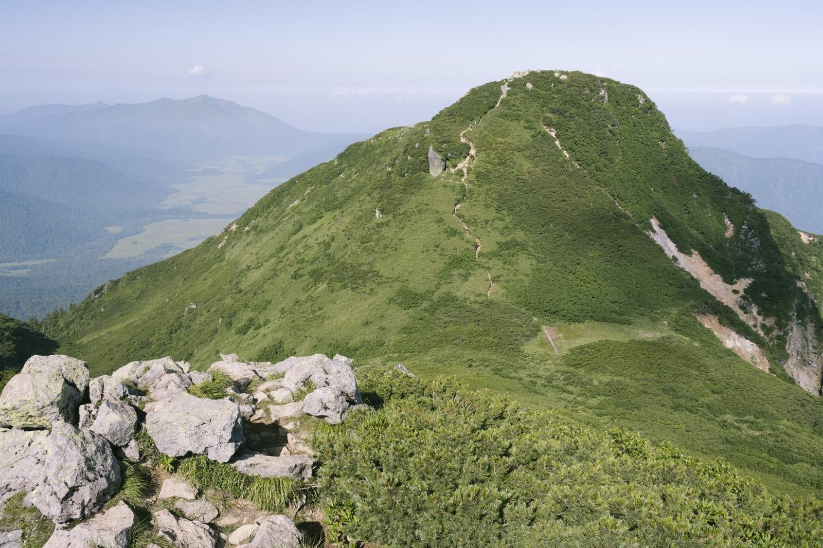 「燧ヶ岳山頂への壮大な絶景ルート」の写真